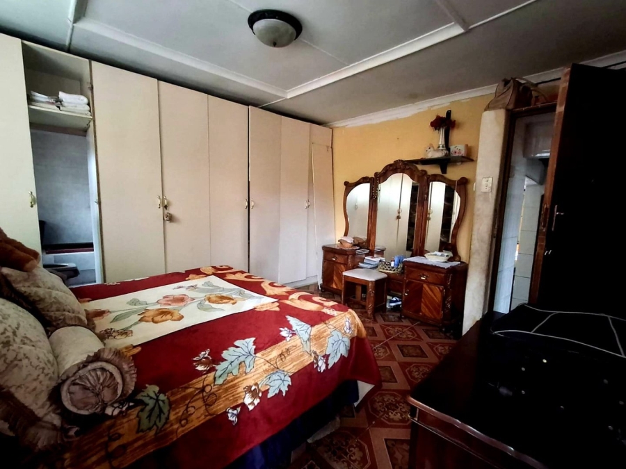 5 Bedroom Property for Sale in Mdantsane Eastern Cape